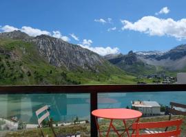 Tignes Joli Studio avec vue imprenable sur le lac, hotel in Tignes