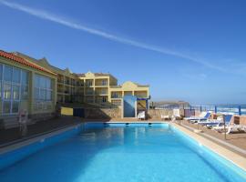 Hotel Apartamento Praia Azul, דירת שירות בSilveira