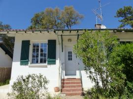 Villa Mitoyenne Pour 4 Personnes Proche Centre-Ville D hossegor, maison de vacances à Hossegor