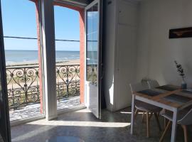 Grand studio face à la mer, hotel en Houlgate