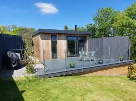 The Den - Modern cabin with wood burning stove