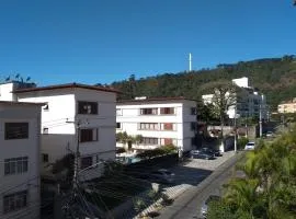 Apartamento ótima localização, próximo a avenida, situado no 3 pavimento em prédio sem elevador