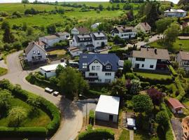 Ferienwohnung Maar-Idyll, hotel in Schalkenmehren