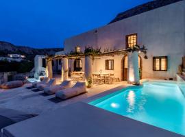 Canava Villas #1 in Santorini Private Pool, hotel in Emporio Santorini