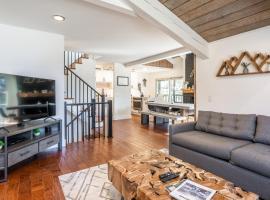 Chamonix 24 is a 2bed plus loft 3 bath Upgraded Canyon Ldge Nearly Ski in Ski Out Sleeps 8, resort de esqui em Mammoth Lakes