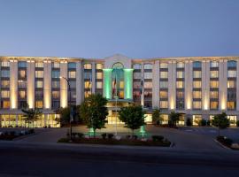 Holiday Inn & Suites Montreal Airport, hotel cerca de Aeropuerto internacional de Montreal-Pierre Elliott Trudeau - YUL, 