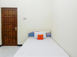 KoolKost Syariah near Lenmarc Mall Surabaya, hotel with parking in Gandel