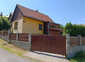 Útulný dovolenkový dom, casa de férias em Liptovský Hrádok