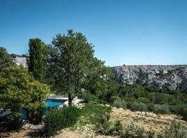 Lioux - Magnifique propriété avec vues panoramiques sur le Luberon, hôtel avec parking à Lioux