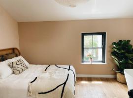 Luxury bolthole in central St.Agnes with parking., hotel v destinaci St. Agnes
