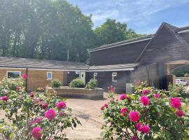 The Rose Cottage, hotel near Bartholomew Barn, Wisborough Green