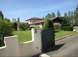 Parc de la Charmille, hotel with parking in Saint-Étienne-sur-Reyssouze