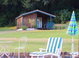 Chalet de 2 chambres avec piscine partagee et jardin amenage a Les Tourettes, viešbutis mieste Les Tourrettes