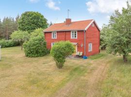 Cozy cottage with proximity to lake with jetty, villa in Vimmerby