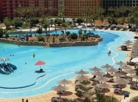 تمتع بالإقامة في شاليه فندقي بمنتجع جولف بورتو مارينا الساحل الشمالي - Enjoy your stay at Golf Porto Marina Resort El Alamein - North Cost: El-Alameyn şehrinde bir otel
