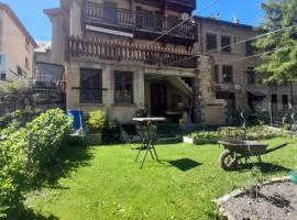 Marmotte - Apartment near the cable car in La Grave, holiday home in La Grave