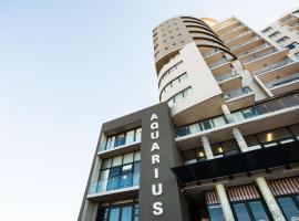 Aquarius Luxury Suites, apartment in Bloubergstrand