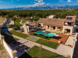 Villa Casa di Nikola ZadarVillas，位于珀塞达耶的酒店