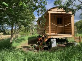 Birkenshaw - Beautiful Shepherd’s Hut in the Highlands., luxusní stan v destinaci Dornoch