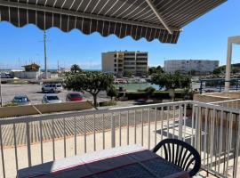 Superbe appartement avec vue sur le port et plage, hotel in Saint Pierre La Mer