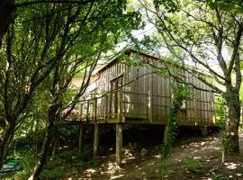 THE HYDE- secret hide away, near the beach.