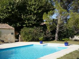 Maison d´hôtes Le Mas des Vignes, hotel cu piscine din Rochegude-Drome