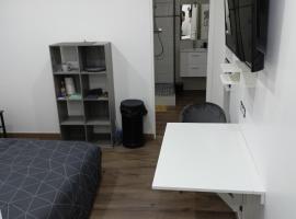 Chambre indépendante en plein centre Ville, Ferienwohnung in Roye