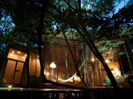 OJO DE ÁRBOL, boutique cabin in the real jungle – hotel przyjazny zwierzętom w mieście Macario Gomez