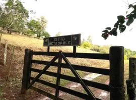 Fazenda com Trilhas e Açude -Refúgio Meio Mata Atlântica