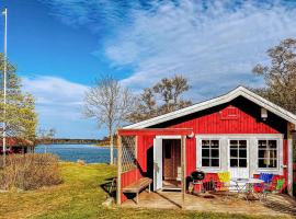 Beautiful Home In Grdd With 1 Bedrooms, Sauna And Wifi, cottage di Gräddö