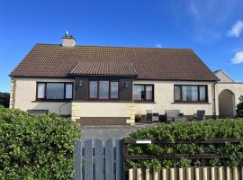 Immaculate 4-Bed House outside Stornoway, holiday home in Stornoway