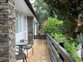 Cheerful 3 bedroom cottage in central location, hotell i Ambleside
