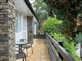 Cheerful 3 bedroom cottage in central location