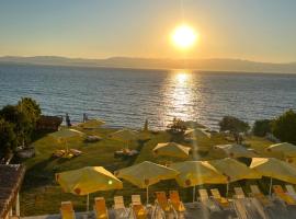 Life Point Hotel, hotel with parking in Cesme