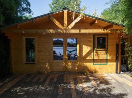 CABANE BAMBOU, guest house in Fronsac