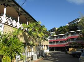 Yongala Lodge by The Strand, hotel din Townsville