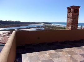 Casa Relax en La Mision, gran vista, chimenea, villa em Rosarito