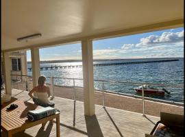 Beachside & Jetty View Apartment 1 - Admirals Apartment, overnatningssted med køkken i Streaky Bay