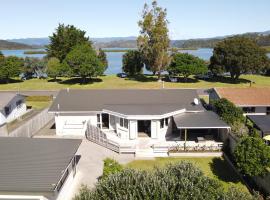 The Great Escape, Luxury Waterfront, HotTub, vila di Whitianga