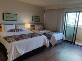 Raridade! FLAT PARTICULAR DE ALTO PADRÃO - ENORME - 2 Camas - 1 Queen e 1 Solteiro - Arrumação Diária Gratuita - Excelente Atendimento - Varanda - Condomínio do Hotel Lets Idea