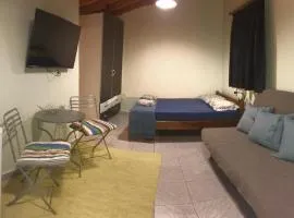 Leonidas apartments