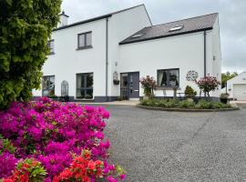 Cherryvale 3 bedroom 6 person holiday home, hotel with parking in Hilltown