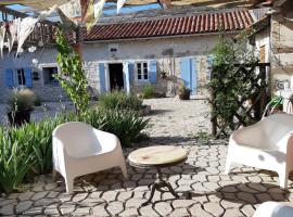 Peaceful Dordogne countryside cottage with pool., nhà nghỉ dưỡng ở Saint-Martial-Viveyrol