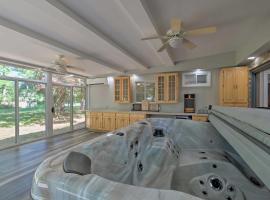 Coastal Edgewater Home with Private Hot Tub!, hotell i Annapolis