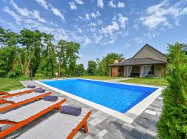 Beautiful Home In Gornje Plavnice With Wifi – obiekty na wynajem sezonowy w mieście Veliko Trojstvo