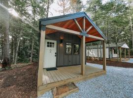 Cabin 2 One Bedroom W Kitchen, camping em Hartwell