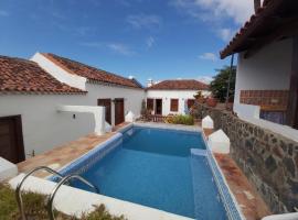 Villa-Sleeps4-Parking-Garden-Pool-NearAirport، فندق في لا لاغونا