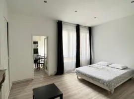 Peacefull, face à la Cathédrale