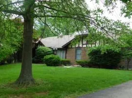 Office + 5 BR, Movie Theater , Creve Coeur -10 Sleep surface