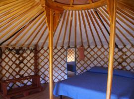 Yurta Flora, kamp s luksuznim šatorima u gradu 'Torino di Sangro'